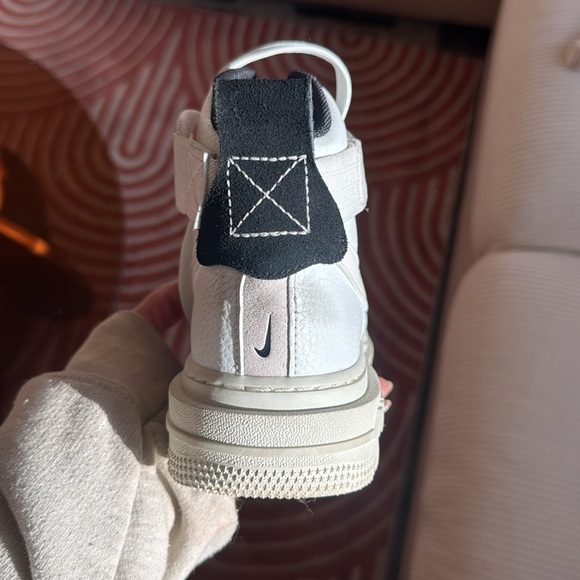 Nike Utility High Sneakers - Picture 6 of 16